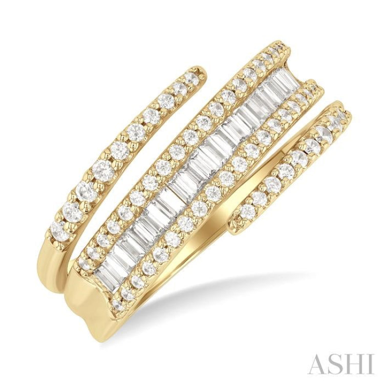 3/4 Ctw Baguette and Round Cut Diamond Spiral Band in 14K Yellow Gold