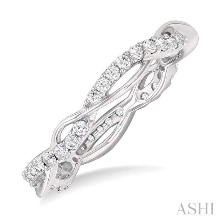 1/2 Ctw Twisted Round Cut Diamond Eternity Wedding Band in 14K White Gold
