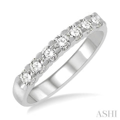 1/2 Ctw 7 Stone Round Cut Diamond Wedding Band in 14K White Gold