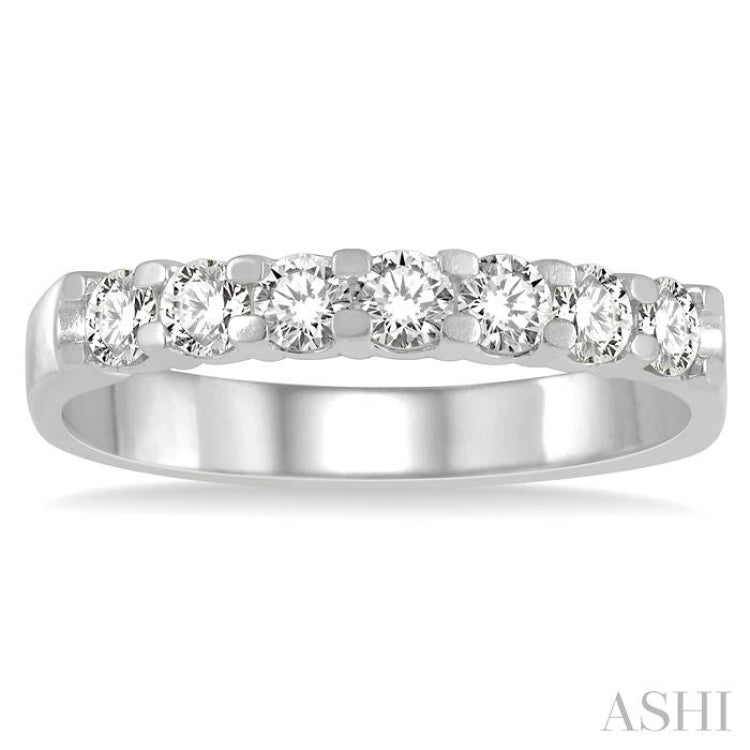 1/2 Ctw 7 Stone Round Cut Diamond Wedding Band in 14K White Gold