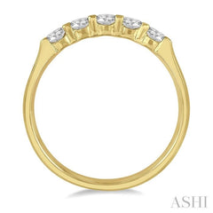 1/2 Ctw 5 Stone Round Cut Diamond Wedding Band in 14K Yellow Gold