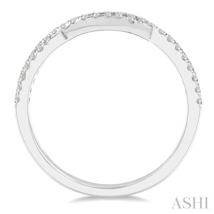 1/4 Ctw Twisted Round Cut Diamond Wedding Band in 14K White Gold