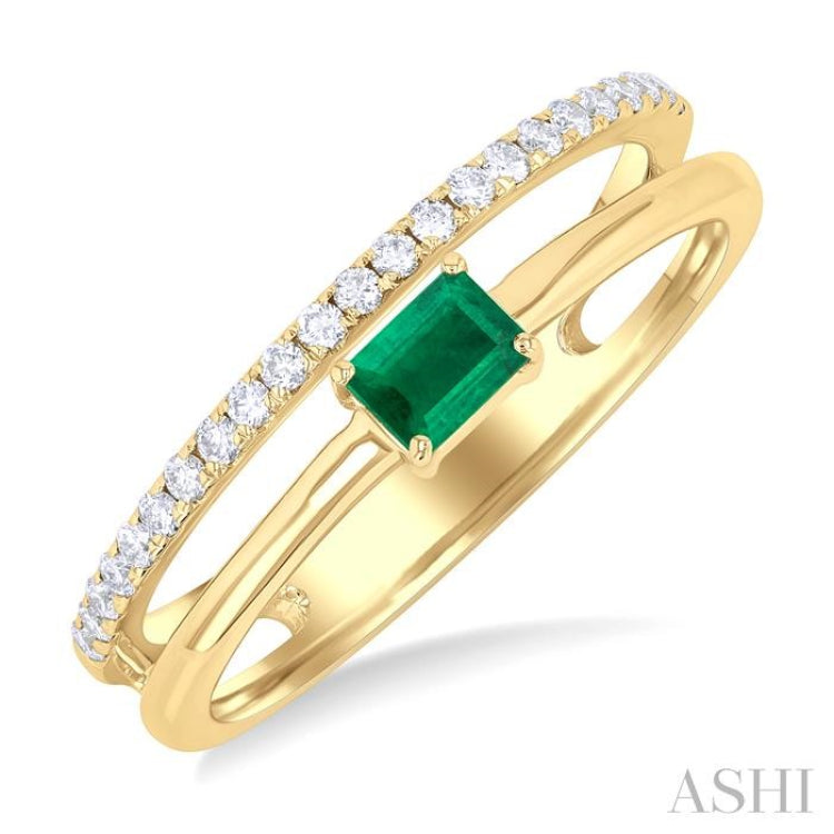 4x3 MM Emerald and 1/6 Ctw Round Cut Diamond East-West Set Precious Fashion Ring in 14K Yellow Gold