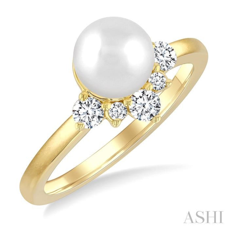 7MM Cultured Pearl and 1/4 Ctw Round Cut Diamond Fashion Ring in 10K Yellow Gold