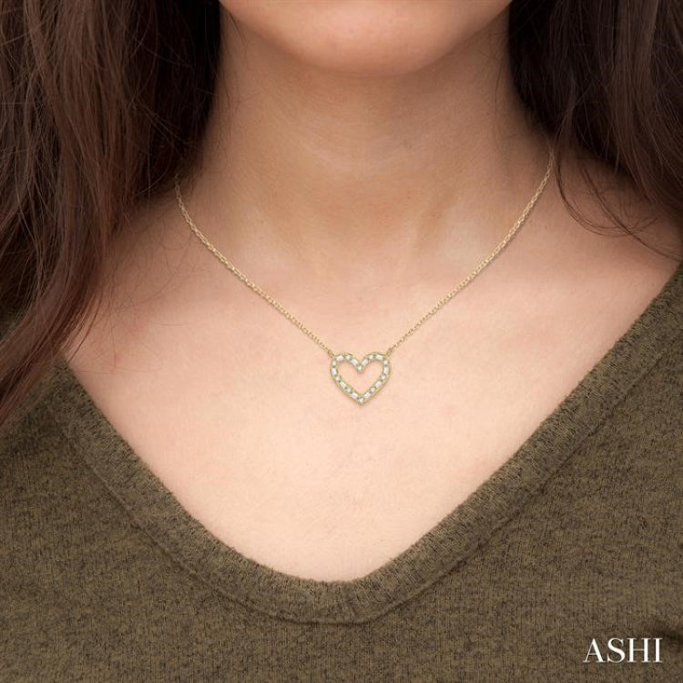 1/2 Ctw Heart Charm Baguette and Round Cut Diamond Pendant With Chain in 14K Yellow Gold