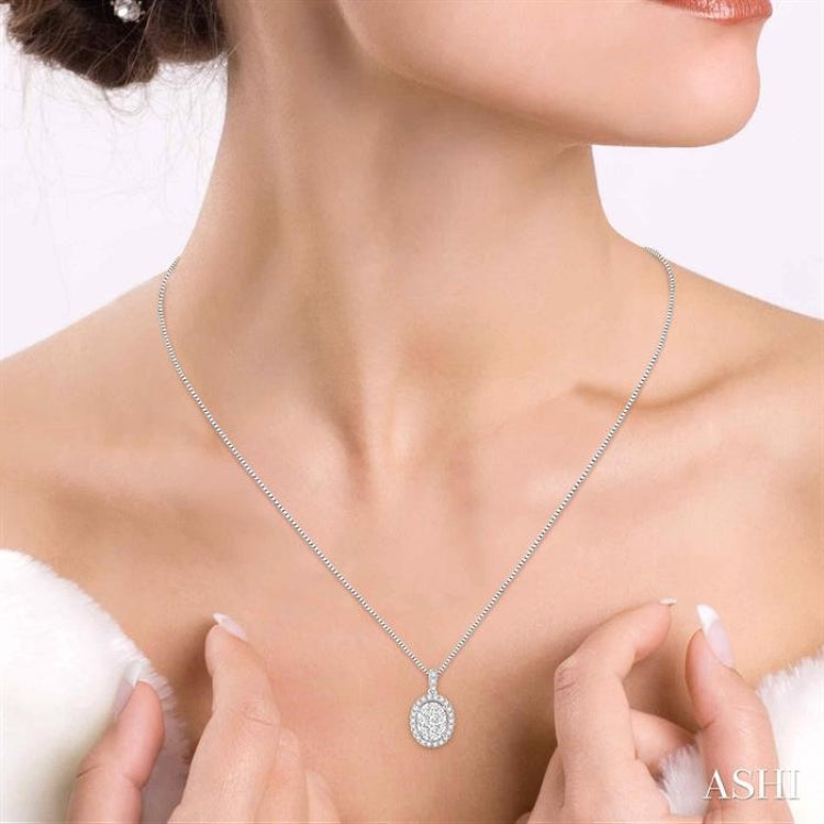 3/4 Ctw Oval Shape Diamond Lovebright Pendant in 14K White Gold with Chain