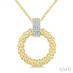 1/8 Ctw Cable Chain Inspired Bold Weave Circle Round Cut Diamond Pendant With Chain in Yellow Gold Vermeil