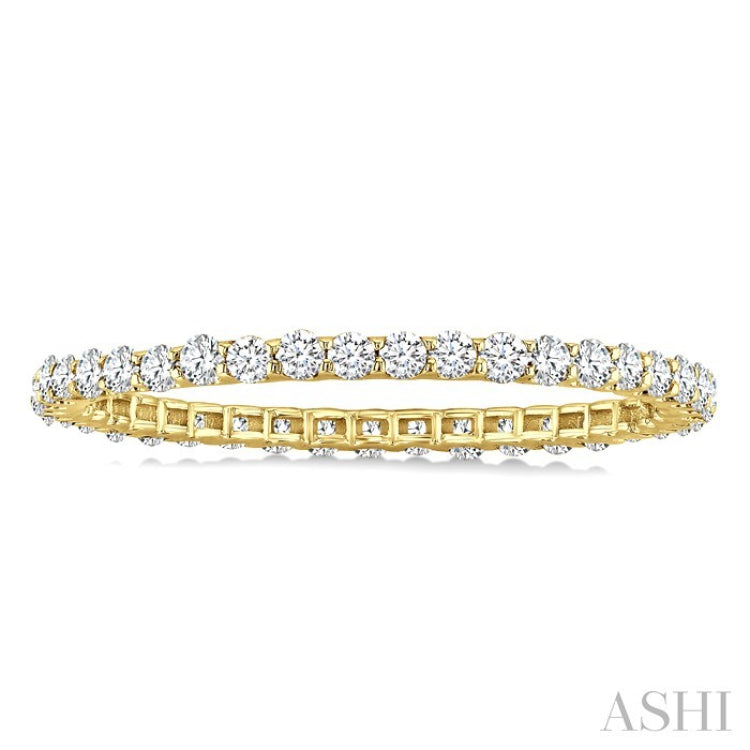 1/2 Ctw Round Cut Diamond Eternity Wedding Band in 14K Yellow Gold