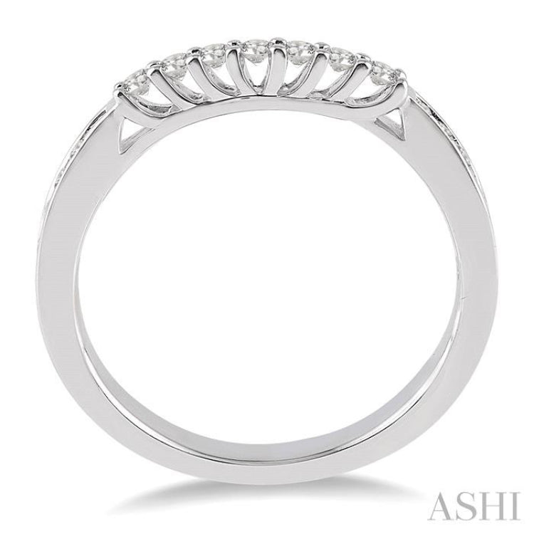 1/3 Ctw Round Cut Diamond Wedding Band in 14K White Gold