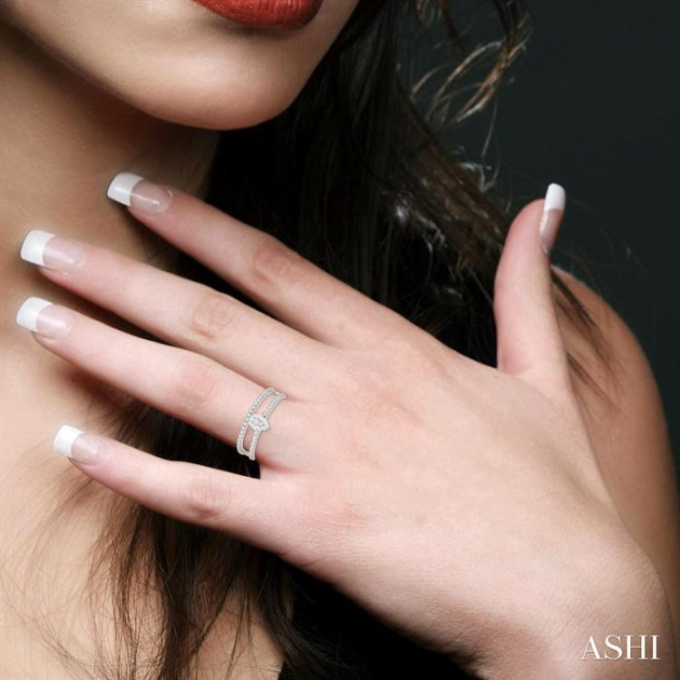 1/3 Ctw Twin Band Pear Shape Lovebright Round Cut Diamond Fashion Ring in 14K White Gold