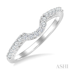 1/4 Ctw Curved Round Cut Diamond Wedding Band in 14K White Gold