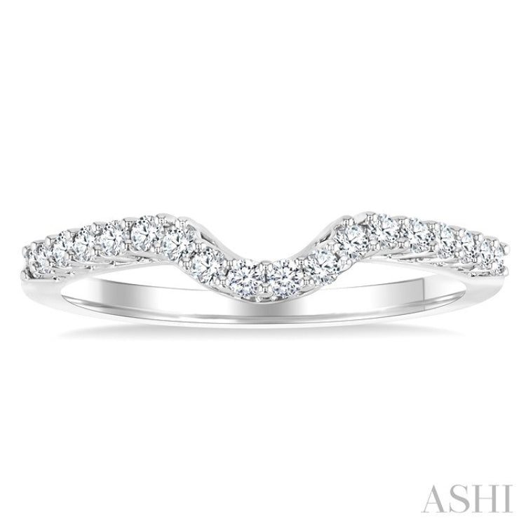 1/4 Ctw Curved Round Cut Diamond Wedding Band in 14K White Gold