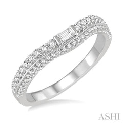 1/3 Ctw Step Shank Baguette Center Round Cut Diamond Wedding Band in 14K White Gold