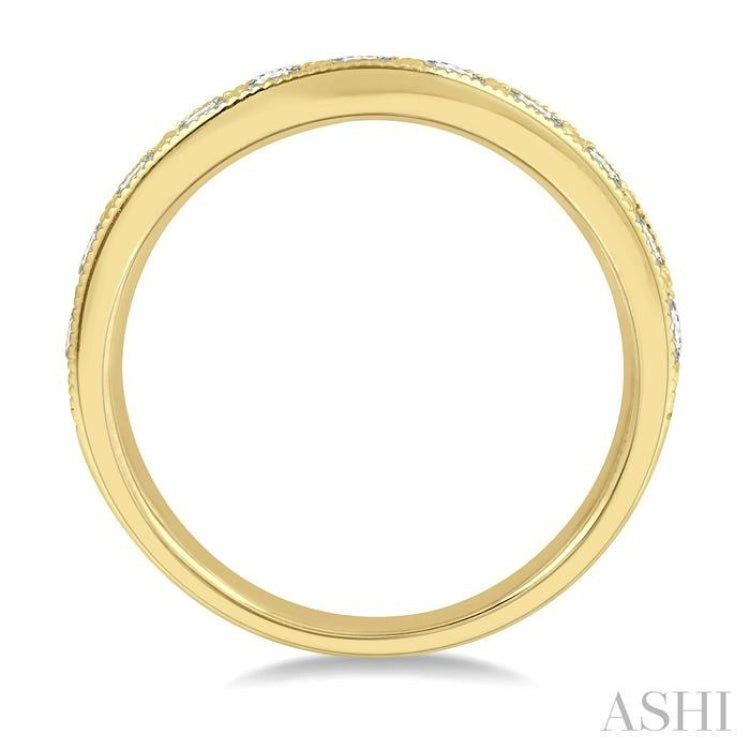 1 ctw Arched Round Cut Diamond Wedding Band in 14K Yellow Gold