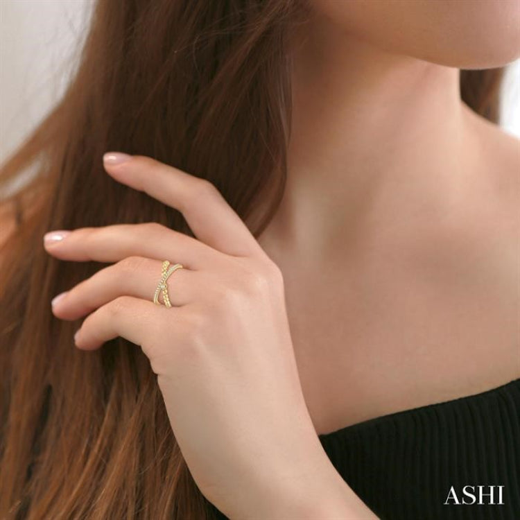 1/6 Ctw Criss Cross Split Shank Round Cut Diamond Fashion Ring in 10K Yellow Gold