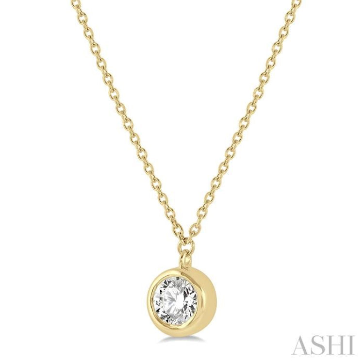 1/10 Ctw Round Cut Diamond Pendant With Chain in 14K Yellow Gold