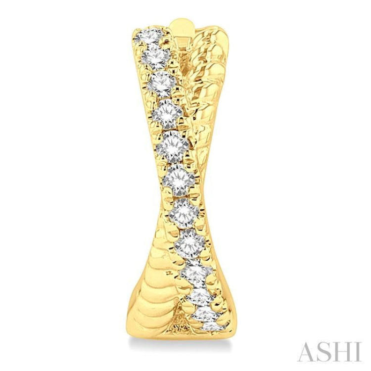 1/6 Ctw Petite Criss-Cross Rope and Round Cut Diamond Fashion Huggies in 10K Yellow Gold