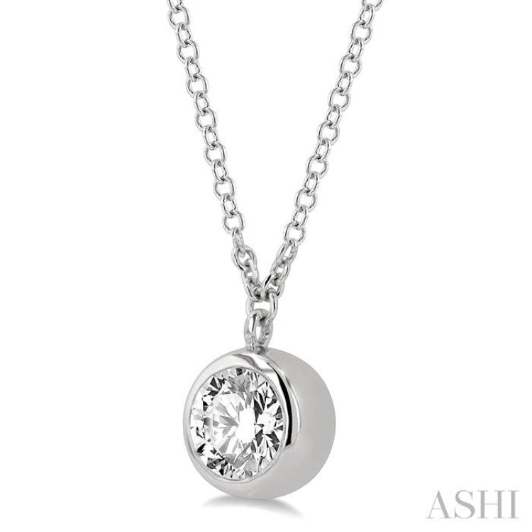 1/2 Ctw Round Cut Diamond Pendant With Chain in 14K White Gold