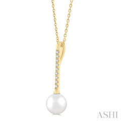 7 MM Round Shape Cultured Pearl and 1/10 Ctw Petite Round Cut Diamond Fashion Pendant With Chain in 10K Yellow Gold