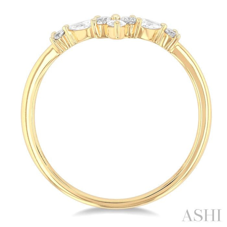 1/4 Ctw Chevron Centerpiece Marquise and Round Cut Diamond Wedding Band in 14K Yellow Gold