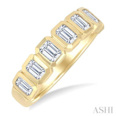 1 1/2 Ctw 7 Stone Bezel Set Emerald Cut Diamond Fashion Band in 14K Yellow Gold