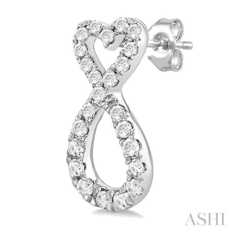 1/4 Ctw Infinity Heart Round Cut Diamond Fashion Earring in 10K White Gold