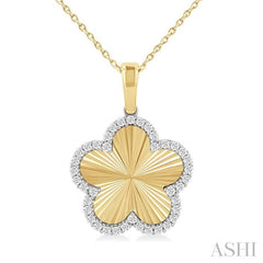 1/4 Ctw Fluted Texture Clover Round Cut Diamond Fashion Pendant With Chain in 14K Yellow and White Gold
