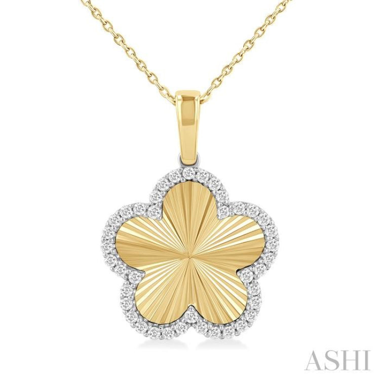 1/4 Ctw Fluted Texture Clover Round Cut Diamond Fashion Pendant With Chain in 10K Yellow and White Gold